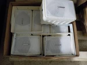 lot 70 image: 6 BOSE Speakers...