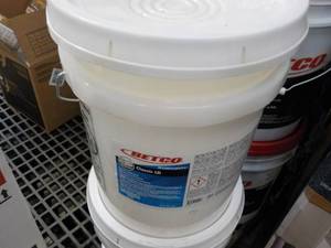 lot 110 image: 5 Gallon Pail BETCO Simplicity Laun...