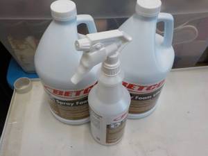 lot 116 image: 2 Gallon Jugs Betco Spray Foam Ultr...