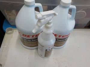 lot 117 image: 2 Gallon Jugs Betco Spray Foam Ultr...