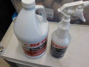 lot 119 image: 4 Gallons Betco Easy Task Spray Buf...