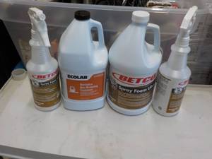 lot 121 image: 1 Gallon Betco Spray Foam Ultra Deg...