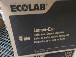lot 124 image: Case of 12 - 32 oz Bottles Ecolab L...