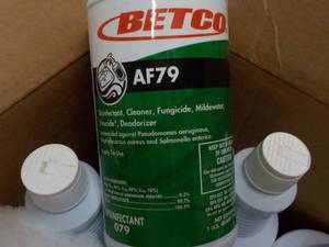lot 127 image: Case of 12 - Quart Betco Bottles AF...