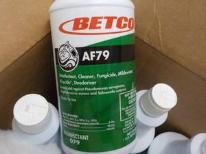 lot 128 image: Case of 12 - Quart Betco Bottles AF...