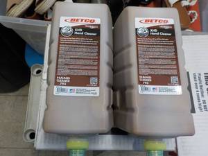 lot 129 image: 2 - 4 Liter Betco XHD Hand Cleaner...