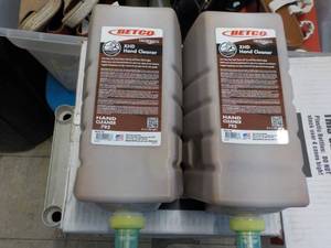 lot 130 image: 2 - 4 Liter Betco XHD Hand Cleaner...