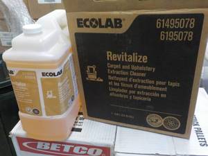 lot 131 image: 2.5 Gallon Ecolab Revitalize Carpet...