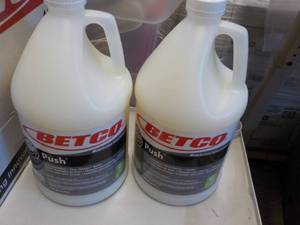 lot 136 image: 2 Gallons Betco Push-drain Maintain...