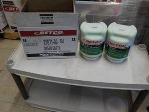 lot 141 image: 2 - 4 lb. Jugs Betco Pot and Pan De...
