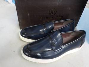 lot 186 image: Romarrio Navy Shoes size 8M...