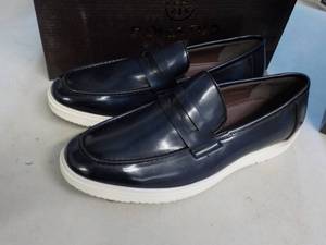 lot 187 image: Romarrio Navy Shoes size 8M...