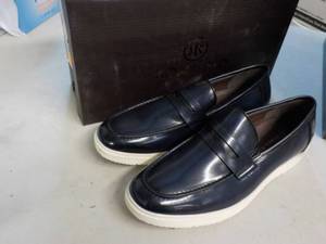 lot 188 image: Romarrio Navy Shoes size 8M...