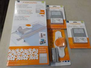 lot 200 image: Fiskars Advant Edge Punch System, 2...