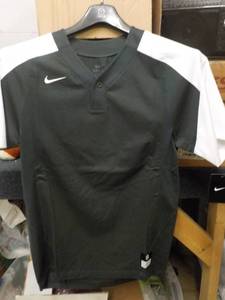 lot 226 image: 5 Nike Dri Fit Tops size Mens S...