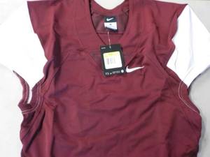 lot 221 image: 6 Nike Maroon Football Tops size S...