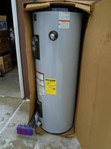 New Kenmore 50 gal electric water heater. Minor scratches & dents. As shown. THIS ITEM HAS A RESERVE.