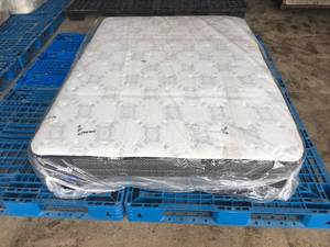 lot 1 image: Brand New Sealy Response Performance Full Mattress