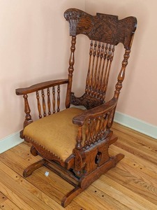lot 5 image: Beautiful Wooden Platform Rocking Chair
