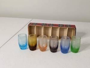 lot 31 image: Set of 6 Beautiful Whiskey Shot Glasses