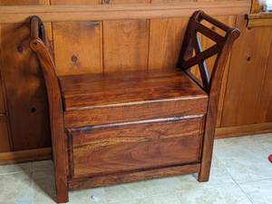 lot 30 image: Rustic Entryway Wooden Storage Bench
