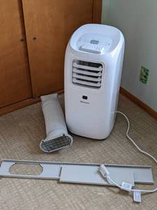 lot 10 image: Hisense 5,500 Btu Portable Air Conditioner