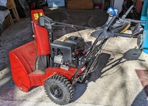 lot 1 image: TORO Power Max 824 OE Snow Blower