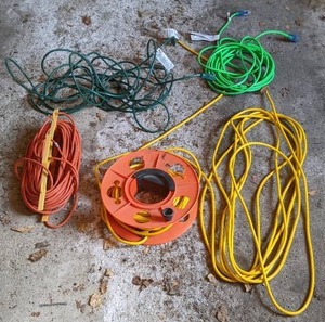 lot 98 image: Extension Cord Lot