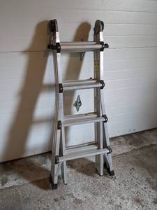 lot 103 image: Cosco Extra Heavy Duty Type 1A  Aluminum Extension Ladder