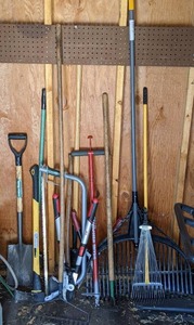 lot 126 image: Large Lot of Manual Yard Tools
