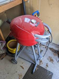 lot 142 image: Char Broil Patio Bistro Electric Grill, Red