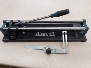 Anvil tile cutter