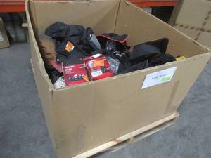 lot 309 image: MIXED PALLET OF MISCELLANEOUS TOOL APRONS, BAGS AND MORE