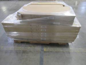 lot 319 image: MIXED PALLET (32 Pieces) OF BLINDS (VARIOUS SIZES, MODELS AND COLORS)
