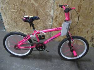 lot 417 image: Razor Tempest Girls Bike, 20-Inch in Pink - Could not get the pedals installed.