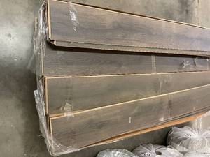 466 SF of Beautiful High End Laminate 9.5 x 80&nbsp