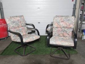 lot 17 image: 4 Hampton Bay swivel steel Patio Chairs with cushions - used