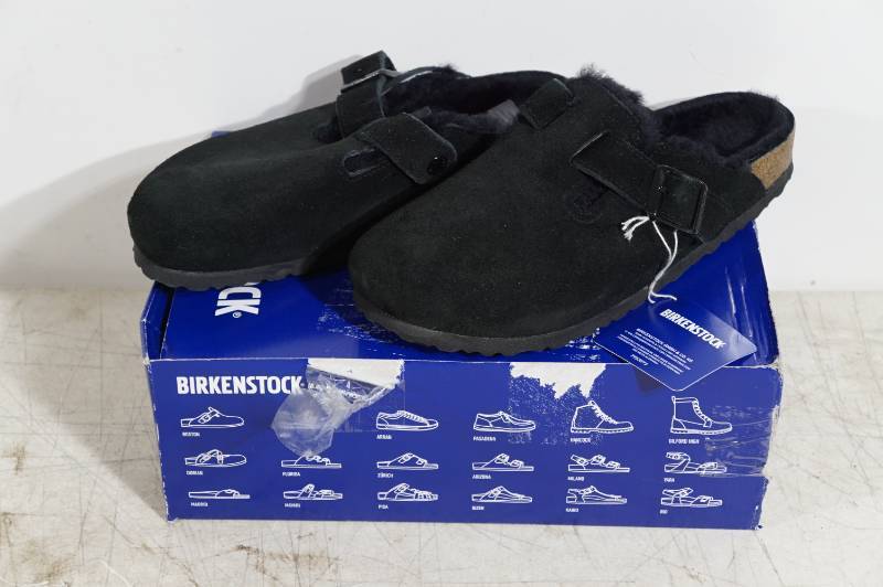 lot 141 image: NEW Birkenstock Boston Black Lined Shoes - Womens 10
