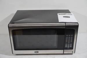 lot 87 image: Oster 1.1 Cu Ft Microwave Oven
