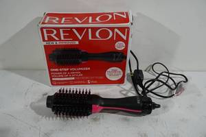 lot 134 image: Revlon One Step Volumizer