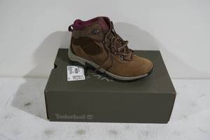 lot 138 image: Timberland Mt Maddsen Mid Hiker Boots - Womens 8