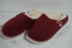 lot 144 image: NEW Gaa Huu Faux Wool Clog Slippers - Womens Large