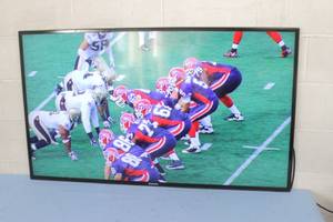 lot 10 image: Samsung ME-C Series Digital Signage ME55C Professional Edge Lit Ultra Slim LED Video Display  Monitor