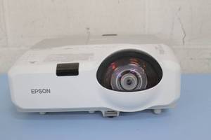 lot 20 image: Epson PowerLite 420 XGA Short Throw 2500 Lumen 3LCD Projector with Remote Control HDMI & Power Cables