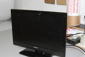 lot 40 image: Toshiba 24 Class SL410U LED 1080p HD Television  TV  Display  Monitor with HDMI