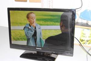 lot 41 image: Toshiba 24 Class SL410U LED 1080p HD Television  TV  Display  Monitor with HDMI