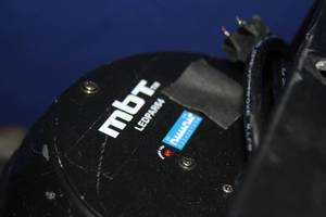 lot 67 image: PAIR of MBT DMX Controllable LED Par 64 Light Cans  Pro Lighting