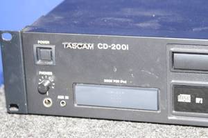 lot 70 image: Tascam CD-200i Rackmountable Rack Mounted CD Player with iPod Dock