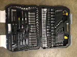 Mechanics Tool Set (247-Piece) by DEWALT Customer Returns See Pictures