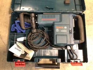 14 Amp 1-916 in. Corded Variable Speed SDS-Max Concrete Demolition Hammer with Carrying Case by Bosch Customer Returns See Pictures